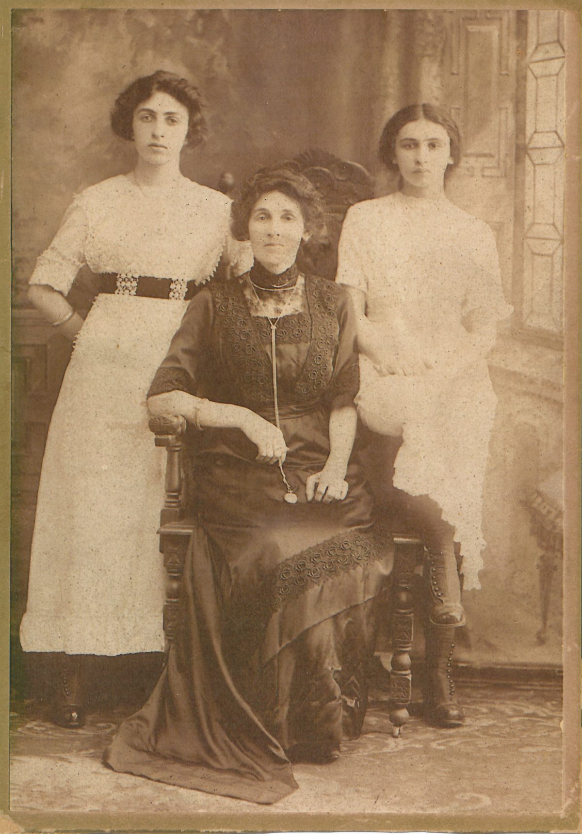 Portrait of a women with her sister and daughter by Joseph Kornweiss at 155 Rivington St, NYC ca. 1907